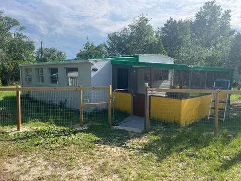 20456 SE 140th St, Umatilla, FL 32784