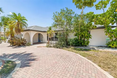 Exterior - 6331 Cocoa Ln, Apollo Beach, FL 33572 photo 4 of 24
