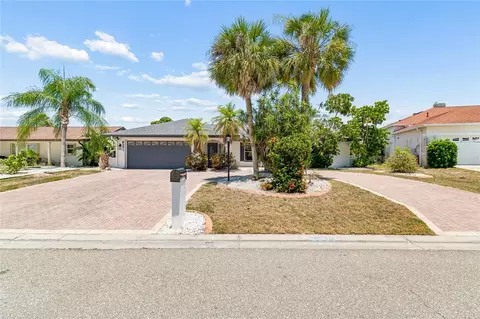Exterior - 6331 Cocoa Ln, Apollo Beach, FL 33572 photo 2 of 24