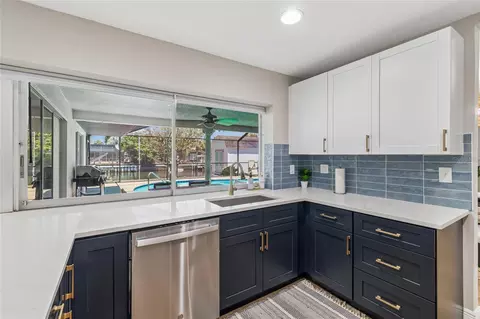 Kitchen - 6331 Cocoa Ln, Apollo Beach, FL 33572 photo 3 of 6