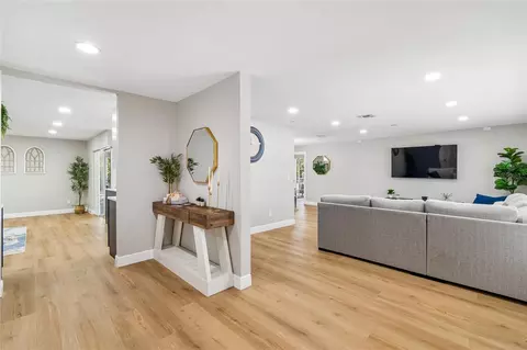 Entry Way - 6331 Cocoa Ln, Apollo Beach, FL 33572 photo 2 of 5