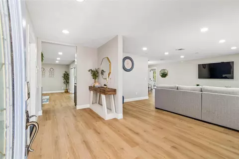 Entry Way - 6331 Cocoa Ln, Apollo Beach, FL 33572 photo 1 of 5