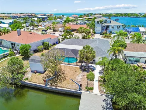 View/Area - 6331 Cocoa Ln, Apollo Beach, FL 33572 photo 9 of 14