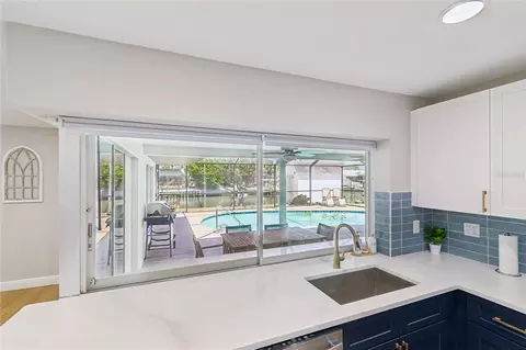 Kitchen - 6331 Cocoa Ln, Apollo Beach, FL 33572 photo 6 of 6