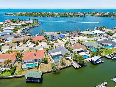 View/Area - 6331 Cocoa Ln, Apollo Beach, FL 33572 photo 12 of 14