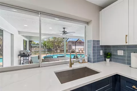 Kitchen - 6331 Cocoa Ln, Apollo Beach, FL 33572 photo 5 of 6