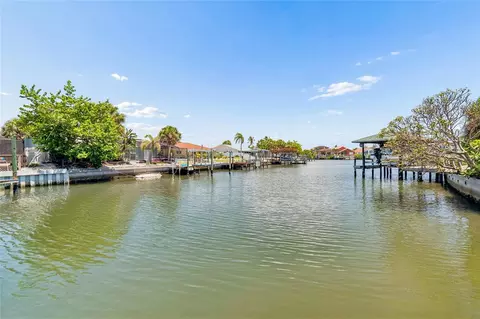 View/Area - 6331 Cocoa Ln, Apollo Beach, FL 33572 photo 4 of 14