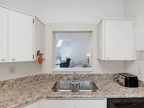 Kitchen - 3454 Killdeer Pl, Palm Harbor, FL 34685 photo 4 of 6
