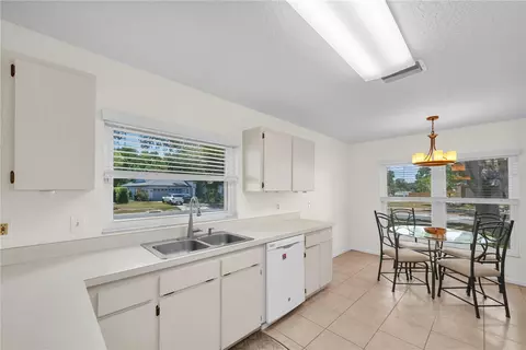 Kitchen - 10626 Foxcrest Way, Riverview, FL 33569 photo 1 of 2