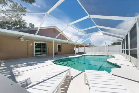 Exterior - 10626 Foxcrest Way, Riverview, FL 33569 photo 7 of 11