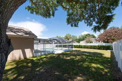 Exterior - 10626 Foxcrest Way, Riverview, FL 33569 photo 8 of 11