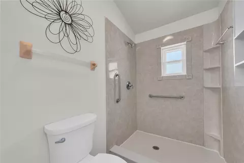 Bath - 10626 Foxcrest Way, Riverview, FL 33569 photo 2 of 3