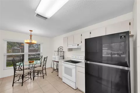 Kitchen - 10626 Foxcrest Way, Riverview, FL 33569 photo 2 of 2