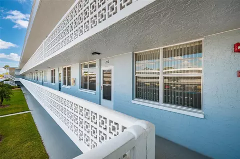 4715 Bay St NE #222, Saint Petersburg, FL 33703
