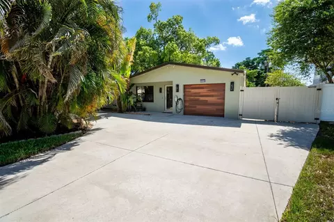 995 Emerson Dr, Dunedin, FL 34698