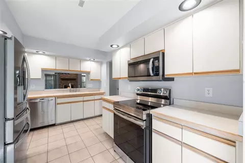 Kitchen - 1767 SE 27th Loop, Ocala, FL 34471 photo 1 of 3