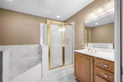 Bath - 1767 SE 27th Loop, Ocala, FL 34471 photo 2 of 5