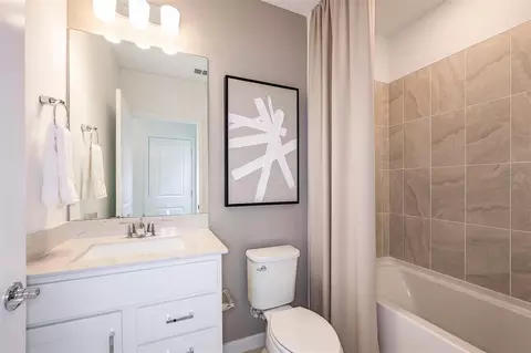 Bath - 10218 Cross River Trl, Parrish, FL 34219 photo 1 of 3