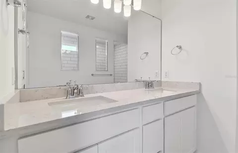 Bath - 10238 Cross River Trl, Parrish, FL 34219 photo 2 of 5