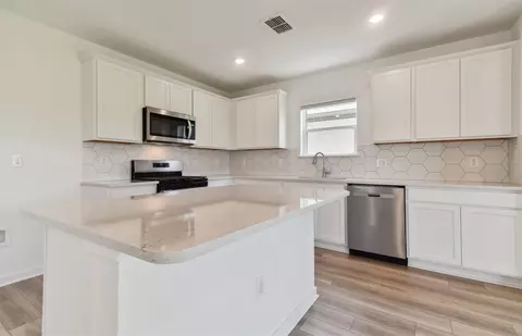 Kitchen - 10238 Cross River Trl, Parrish, FL 34219 photo 1 of 3