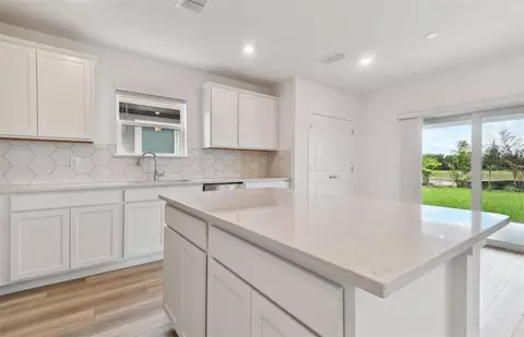 Kitchen - 10238 Cross River Trl, Parrish, FL 34219 photo 3 of 3