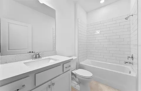Bath - 8327 SW 58th Loop, Ocala, FL 34481 photo 3 of 3