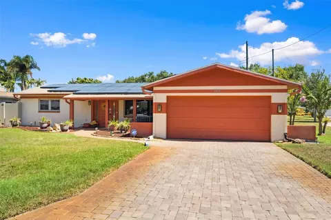 5915 46th Ave N, Kenneth City, FL 33709