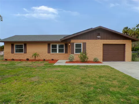 Exterior - 1622 17th St E, Bradenton, FL 34208 photo 3 of 8