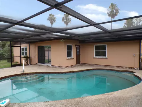 Exterior - 1622 17th St E, Bradenton, FL 34208 photo 2 of 8