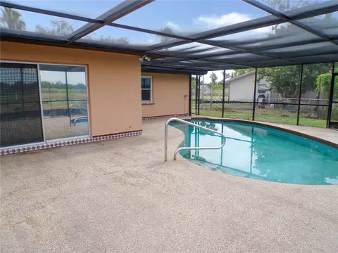 Exterior - 1622 17th St E, Bradenton, FL 34208 photo 8 of 8