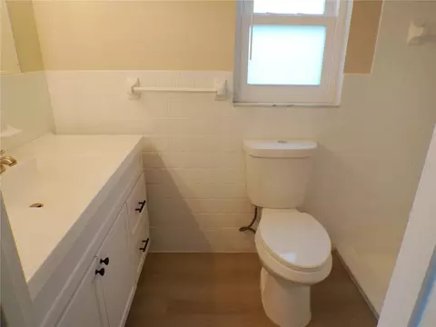 Bath - 1622 17th St E, Bradenton, FL 34208 photo 1 of 5