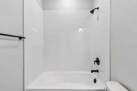 Bath - 5735 Leaflet Trl, Mount Dora, FL 32757 photo 8 of 8