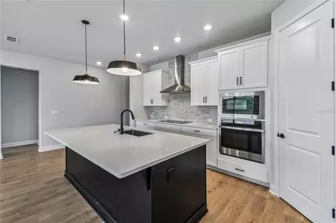 Kitchen - 5735 Leaflet Trl, Mount Dora, FL 32757 photo 3 of 5
