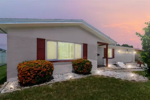 1836 Princeton Dr, Clearwater, FL 33765
