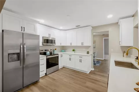 Kitchen - 2805 Beagle Pl, Seffner, FL 33584 photo 3 of 4