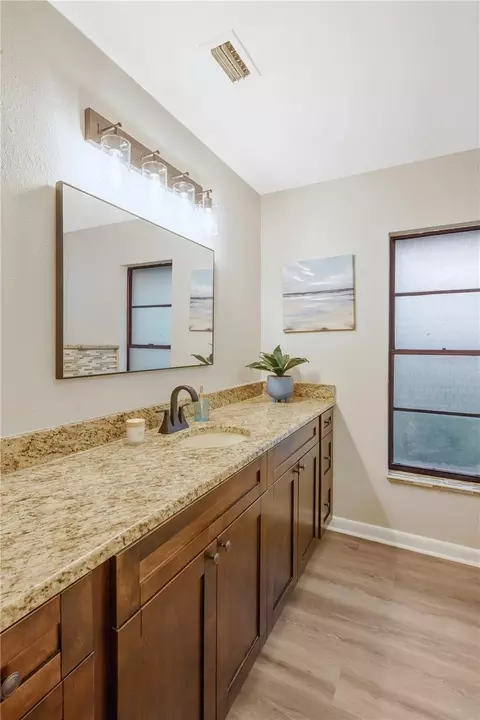 Bath - 2805 Beagle Pl, Seffner, FL 33584 photo 3 of 4