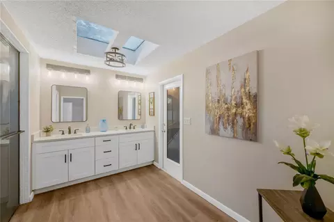 Bath - 2805 Beagle Pl, Seffner, FL 33584 photo 1 of 4