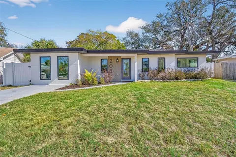 203 Driftwood Dr W, Palm Harbor, FL 34683