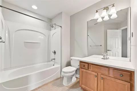 Bath - 2109 Wild Grape Pl, Riverview, FL 33578 photo 4 of 4