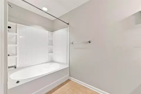 Bath - 2109 Wild Grape Pl, Riverview, FL 33578 photo 3 of 4
