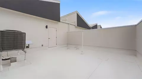 Exterior - 2187 Main St, Sarasota, FL 34237 photo 5 of 15