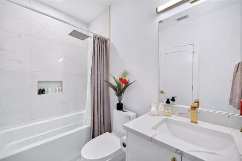 Bath - 2187 Main St, Sarasota, FL 34237 photo 9 of 13