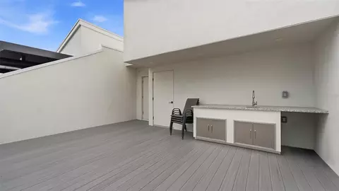 Exterior - 2187 Main St, Sarasota, FL 34237 photo 3 of 15