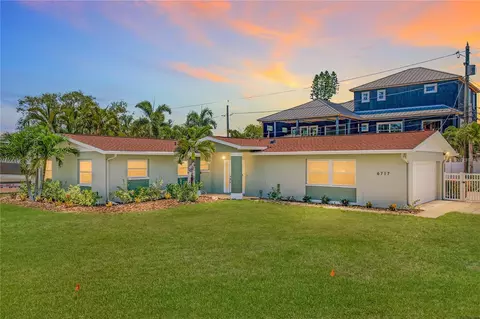 6717 Cardinal Dr S, Saint Petersburg, FL 33707