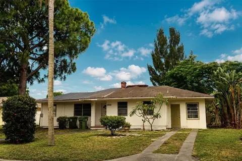 1302 28th St W, Bradenton, FL 34205