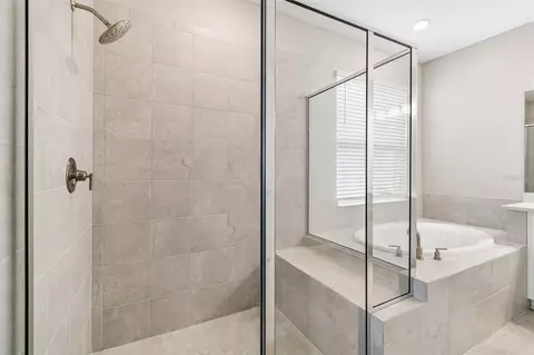 Bath - 10569 Tranquil Meadow Loop, Riverview, FL 33569 photo 6 of 10