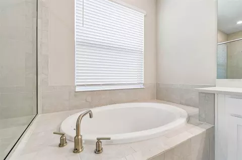Bath - 10569 Tranquil Meadow Loop, Riverview, FL 33569 photo 3 of 10