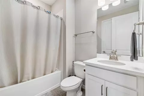 Bath - 10569 Tranquil Meadow Loop, Riverview, FL 33569 photo 10 of 10