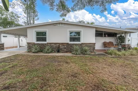 4201 Des Moines St NE, Saint Petersburg, FL 33703