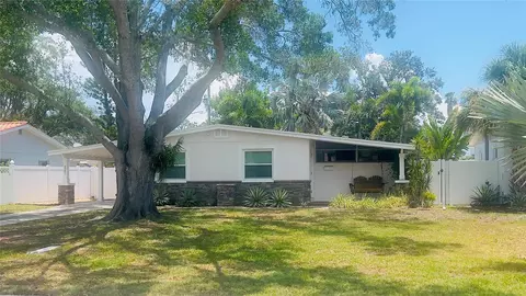 4201 Des Moines St NE, Saint Petersburg, FL 33703